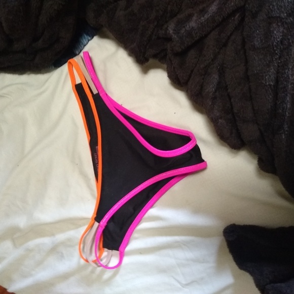 Victoria secret bottoms - Picture 4 of 5